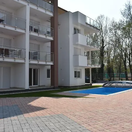Borka Medences Apartman Apartment *